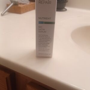 Nutrient Bio Satin Serum - Repair Skincare Serum (White)
